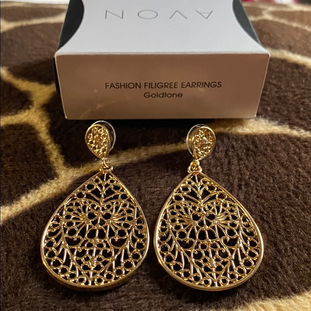 Beautiful Avon Collection 2015 Gold Tone Fashion Filigree Earrings